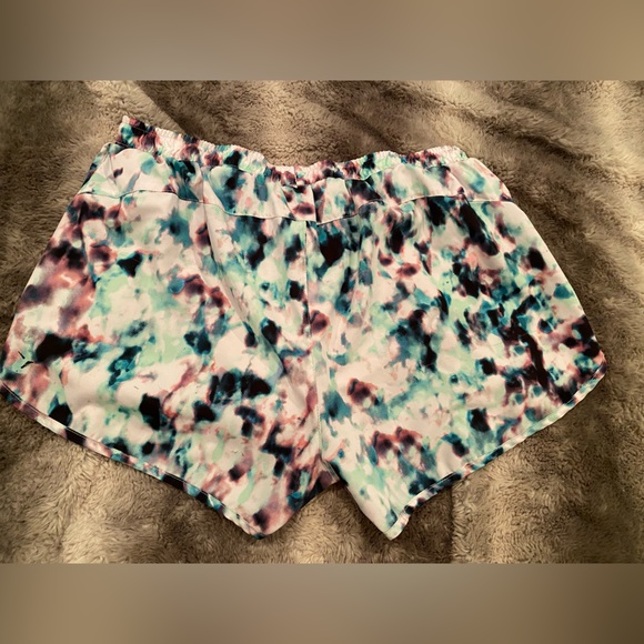 Old Navy active womenโs running shorts. Rainbow tie dye. large. Good condition